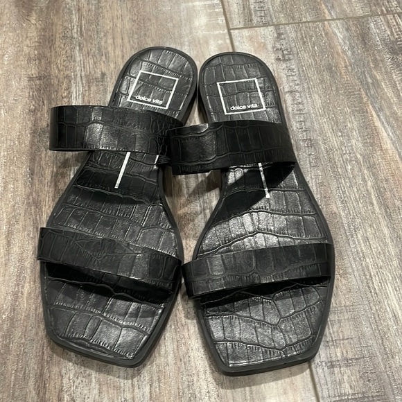 Dolce Vita Black Issac Croc Print Sandals - Picture 2 of 8